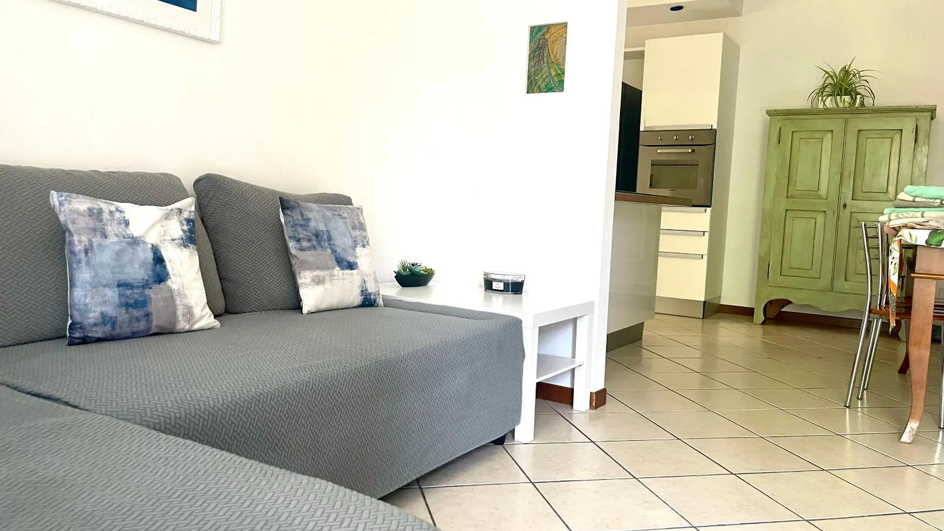 Villa Con Ampio Giardino Esterno E Piscina Condominiale Garda  Italien