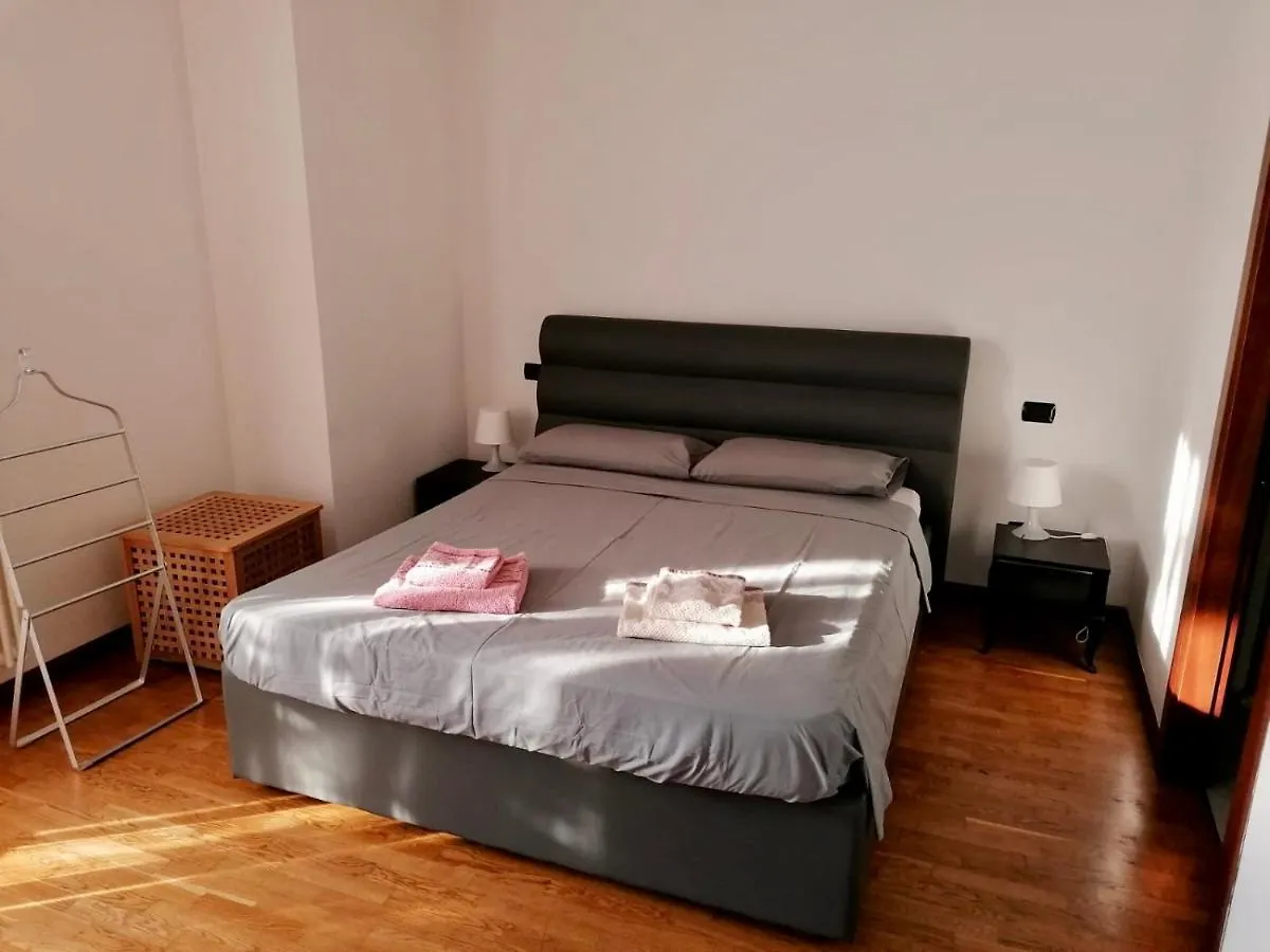 Villa Con Ampio Giardino Esterno E Piscina Condominiale Garda  Holiday home Garda (Verona)