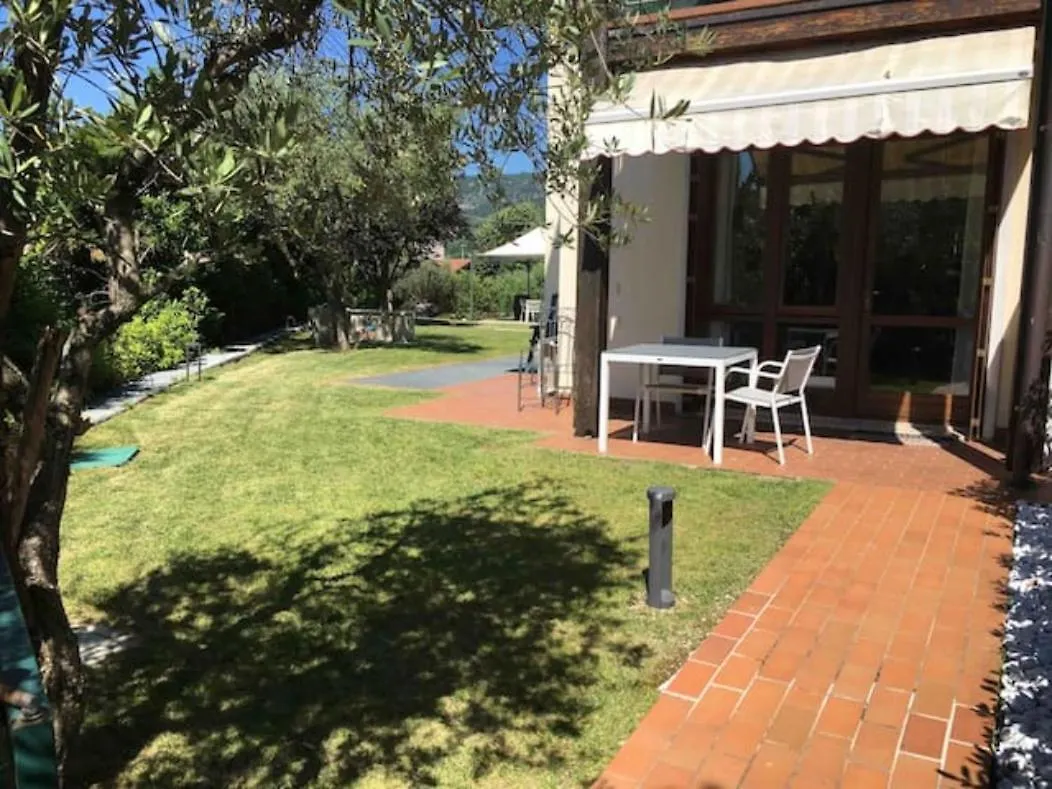 Villa Con Ampio Giardino Esterno E Piscina Condominiale location