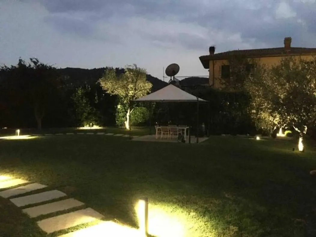 Villa Con Ampio Giardino Esterno E Piscina Condominiale Garda  0*, Garda (Verona) Italy