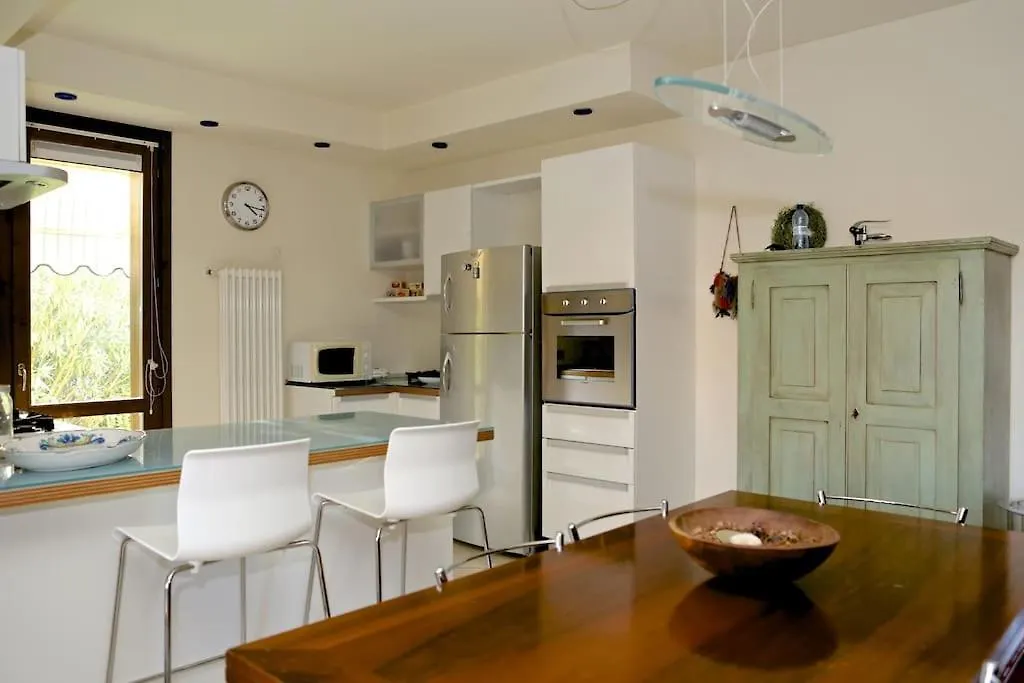 Holiday home Villa Con Ampio Giardino Esterno E Piscina Condominiale Garda