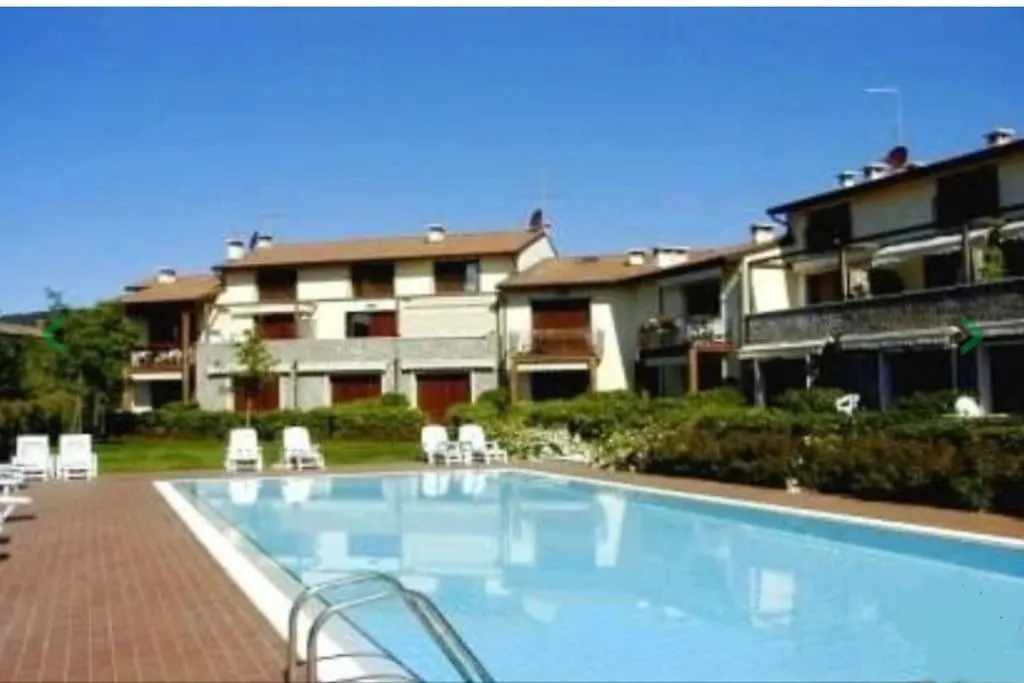 Villa Con Ampio Giardino Esterno E Piscina Condominiale Garda  Garda (Verona)