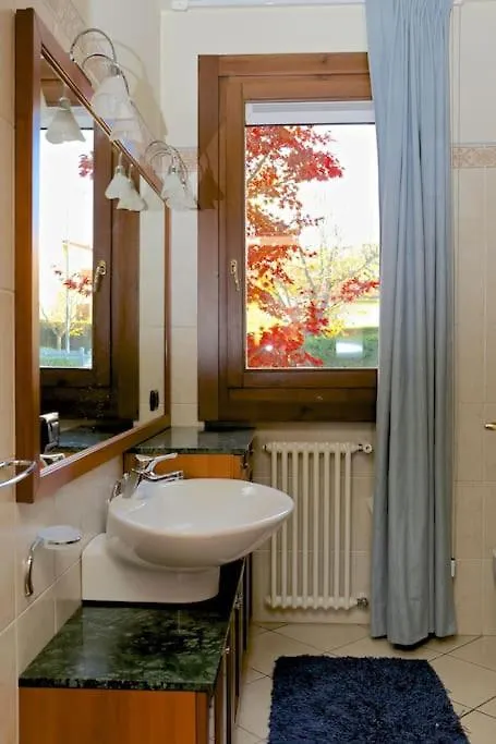 Villa Con Ampio Giardino Esterno E Piscina Condominiale Garda  0*, Garda (Verona) Italy