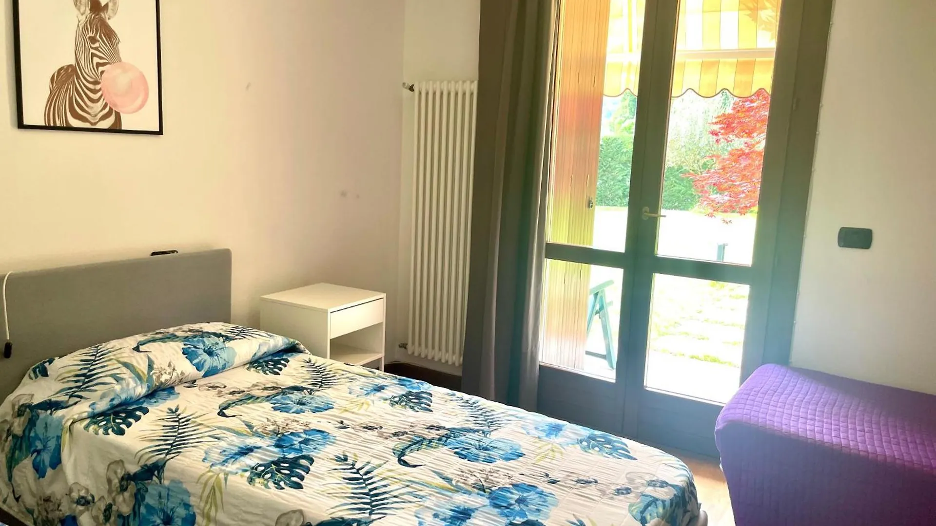 Villa Con Ampio Giardino Esterno E Piscina Condominiale Garda  0*, Garda (Verona) Italy